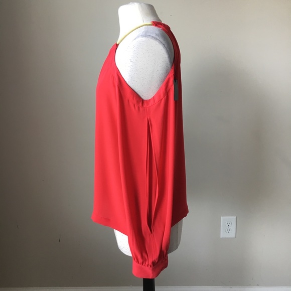 Open shoulder cold crepe red berry top blouse - Picture 3 of 6